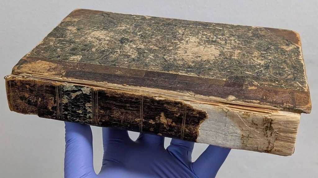 Livre perdu lié à Skin of Notorious Murderer exposé au Musée britannique