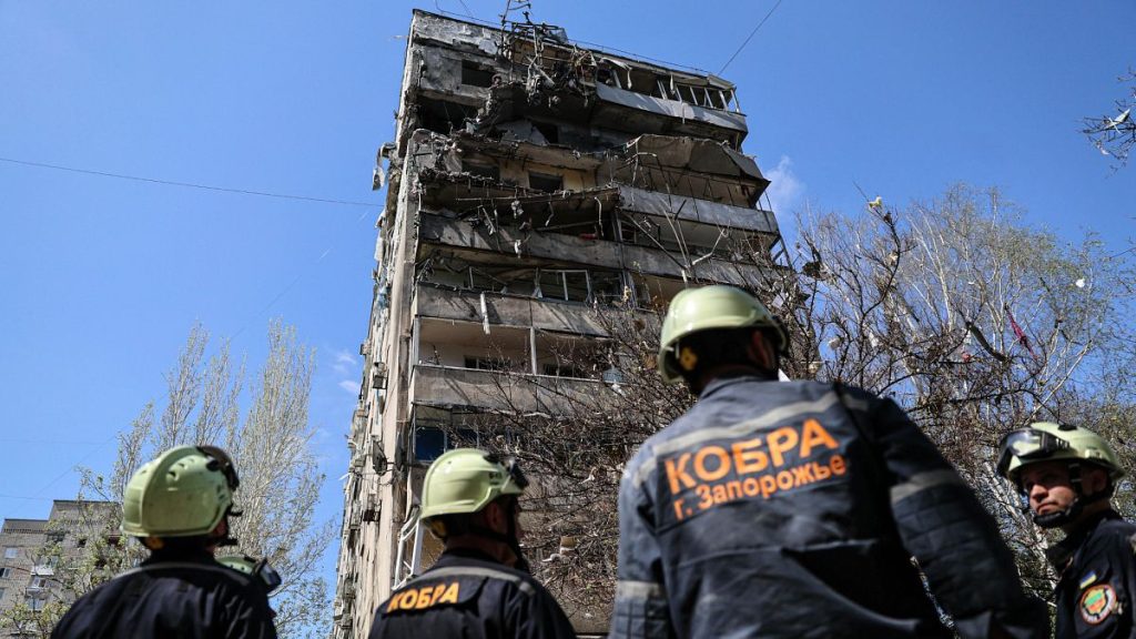 Rescue workers inspect a multi-storey building damaged by a Russian strike on residential neighbourhood in Zaporizhzhia, 22 April, 2025