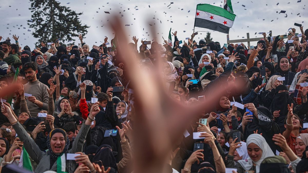 Le Royaume-Uni soulève les sanctions contre la Syrie, dit que le pays mérite la chance de reconstruire l'économie