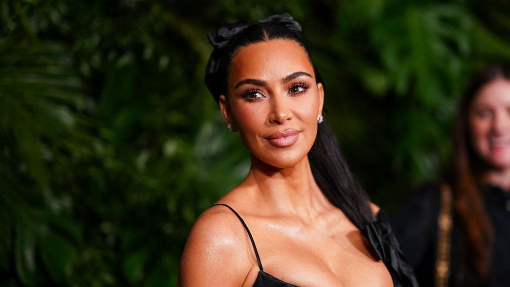 Kim Kardashian devrait témoigner dans le procès de Paris au cours du vol à main armé de 2016 qui l'a laissée terrifiée