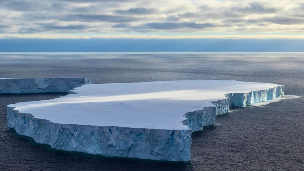 Les icebergs de la taille d'une ville sont dérivés par le Royaume-Uni, selon les scientifiques. Que peuvent-ils nous dire sur l'avenir de l'Antarctique?