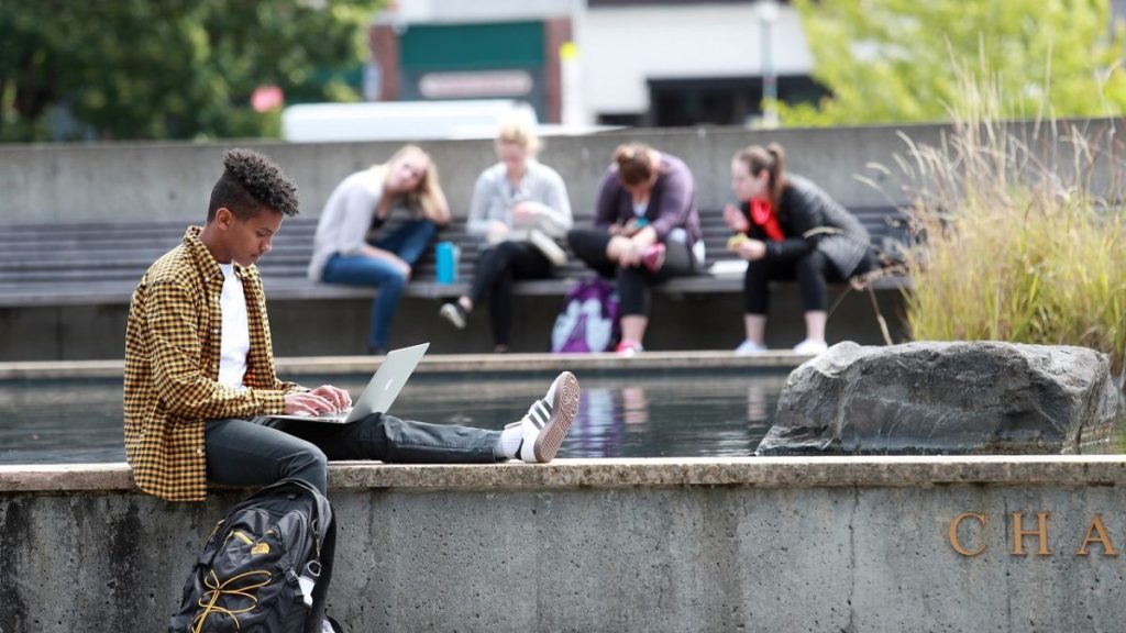 Enforcement of the EU platform rules will help reduce the burden on telecom network infrastructures, according to the EU Commission.