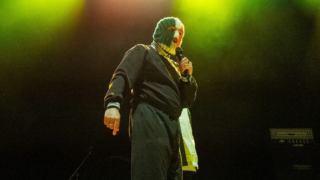 Police de contre-terreur du Royaume-Uni enquêtant sur deux vidéos de rotule