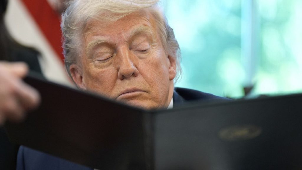 Trump se déplace pour commencer l'exploitation profonde dans les eaux internationales