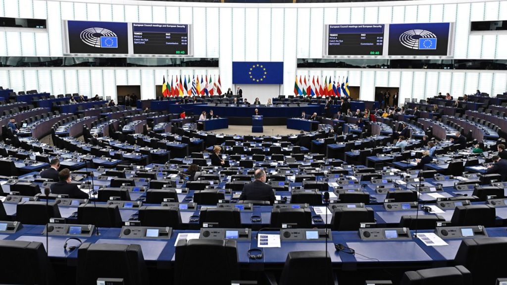 La Chine soulève des sanctions imposées à cinq législateurs en 2021, dit le Parlement de l'UE