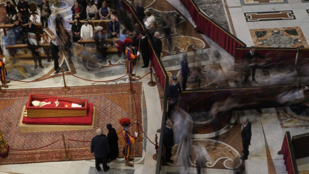 Non, les Africains ne se sont pas refusés l'accès pour visiter le corps du pape François