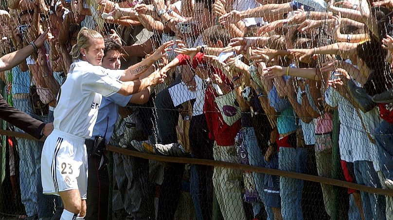 Galacticos Greeting: David Beckham rencontre les fans après avoir rejoint le Real Madrid en juillet 2003