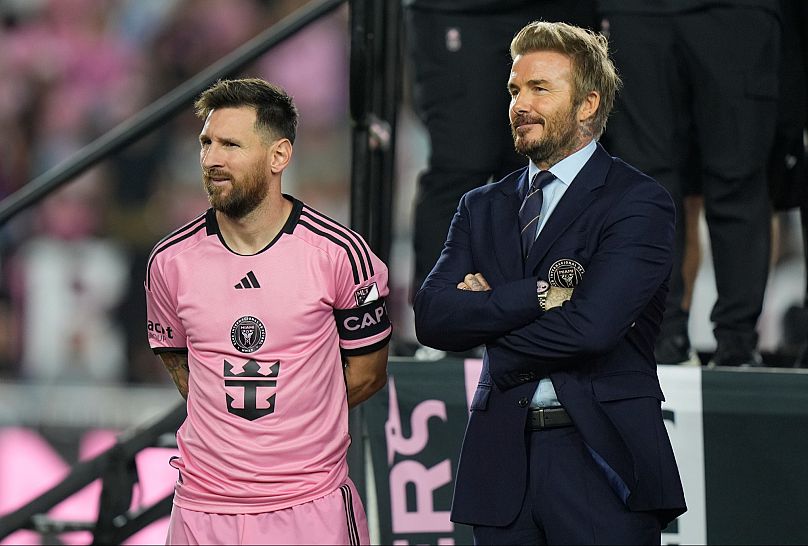 L'attaquant de l'Inter Miami, Lionel Messi, se tient avec Beckham après la victoire des supporters de l'équipe contre la révolution de la Nouvelle-Angleterre., Oct. 2024