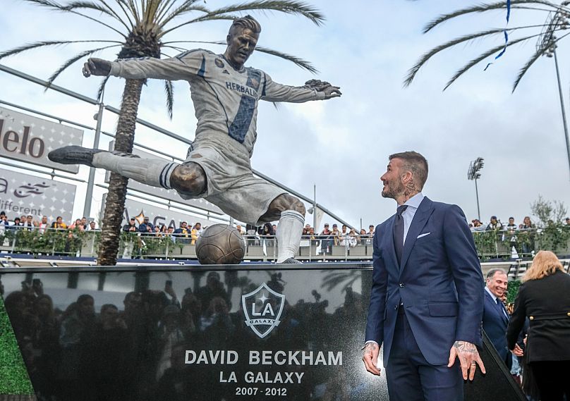 Beckham a passé cinq ans à Los Angeles Galaxy et est revenu en 2019 pour dévoiler une statue de lui-même à Legends Plaza en Californie.