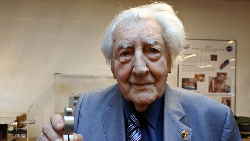 Belge Paul van Hoeydonck, premier artiste sur la lune, décède à l'âge de 99 ans