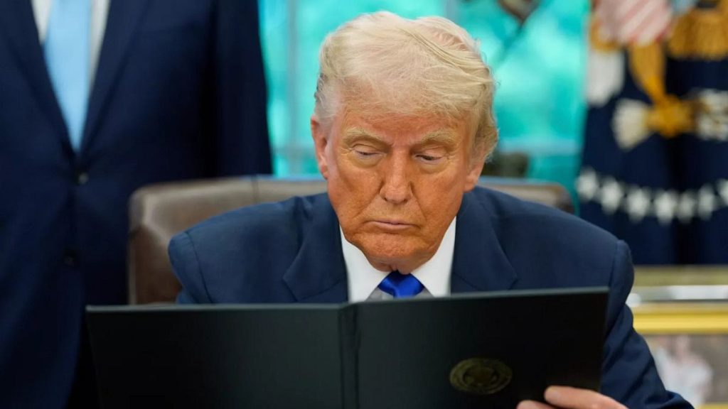 L'administration Trump dit qu'elle paiera les immigrants aux États-Unis 1 000 $ pour quitter le pays