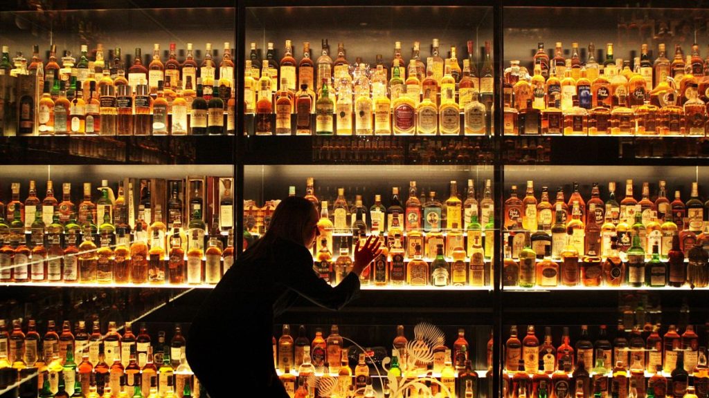 Le Royaume-Uni et l'Inde conviennent l'accord commercial «monument» qui réduira les tarifs sur les importations de whisky écossais