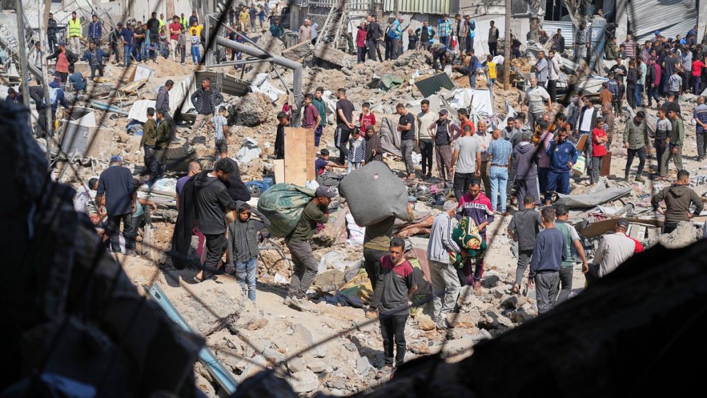 Au moins 59 personnes tuées en grèves à travers Gaza alors qu'Israël se prépare à accélérer l'offensive