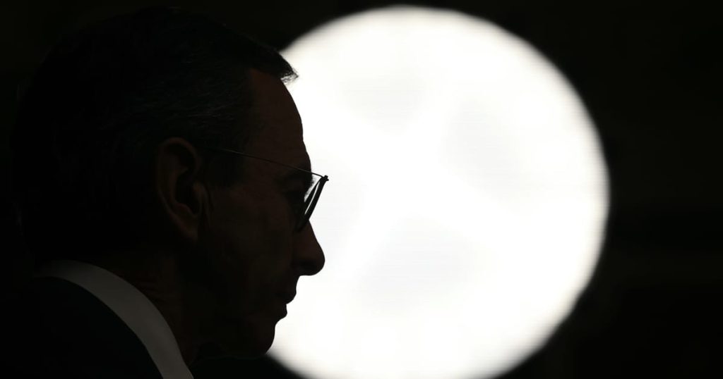 BRUNO RETAILLEUAU: De la joueuse médiévale à l'espoir présidentiel français