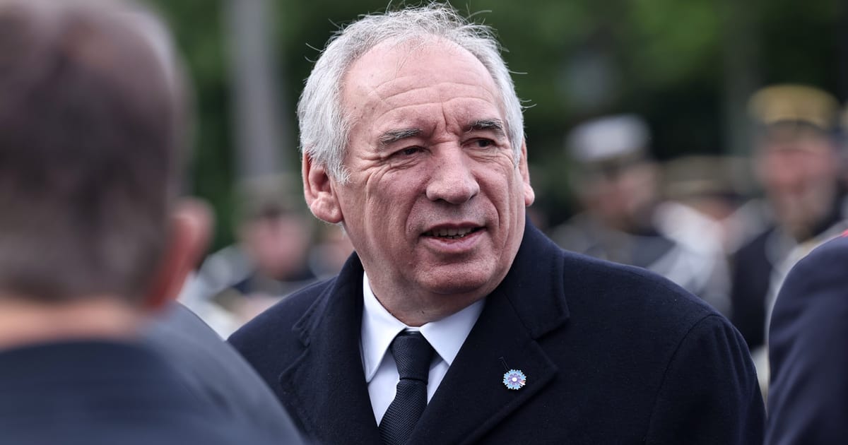 PM français creuse des talons lors de l'audition sur le scandale de la maltraitance des enfants