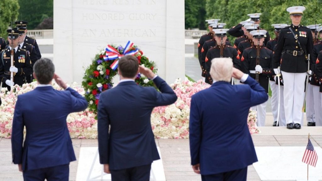 Trump honore les anciens combattants et les soldats déchus en cérémonie du Memorial Day