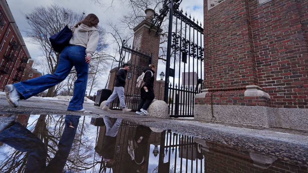 L'administration Trump demande aux agences fédérales d'annuler 100 $ MLN de contrats pour Harvard