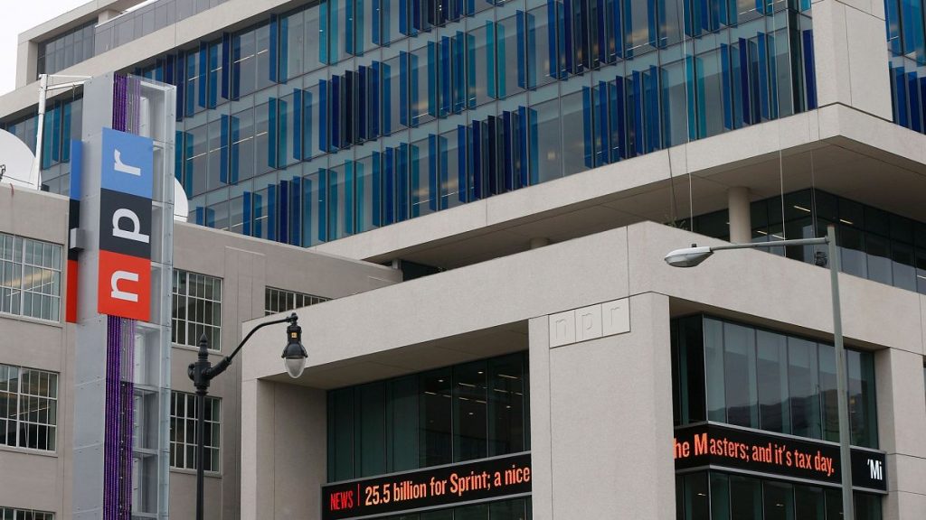 NPR poursuit l'administration Trump sur le décret exécutif pour réduire le financement des médias publics
