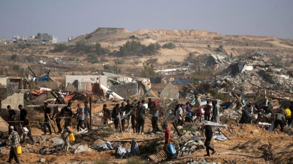 Les troupes israéliennes tirent près du centre d'aide dépassé à Gaza