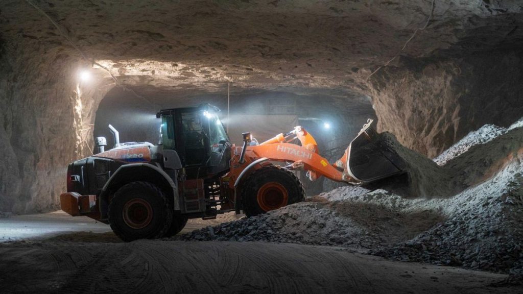 Les inondations graves paralysent la mine de sel praid de la Roumanie