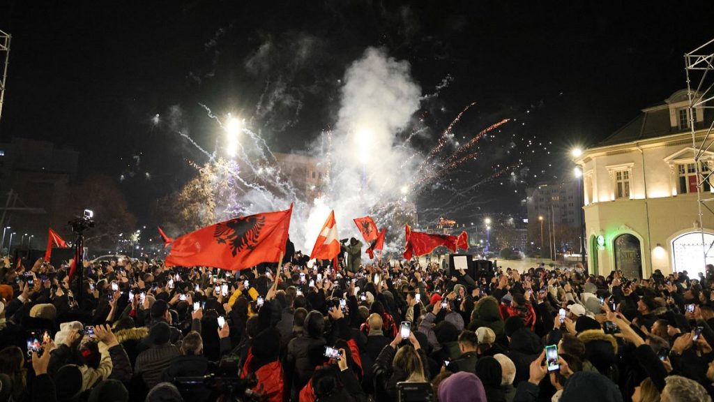 Le PM du Kosovo fait face à des questions de légalité alors que la société civile déplore l'impasse du Parlement