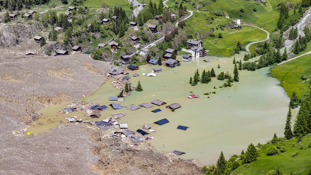L'effondrement du glacier suisse met en évidence un danger global croissant à mesure que la fonte de la glace accélère avec le changement climatique
