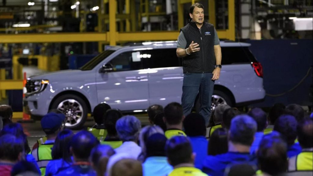 Ford attend un coup sûr de 1,39 milliard d'euros des tarifs de Donald Trump en 2025