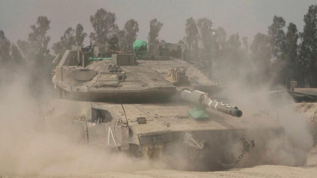 Israël dit qu'il permettra une aide «de base» à Gaza à mesure qu'il étend l'offensive au sol