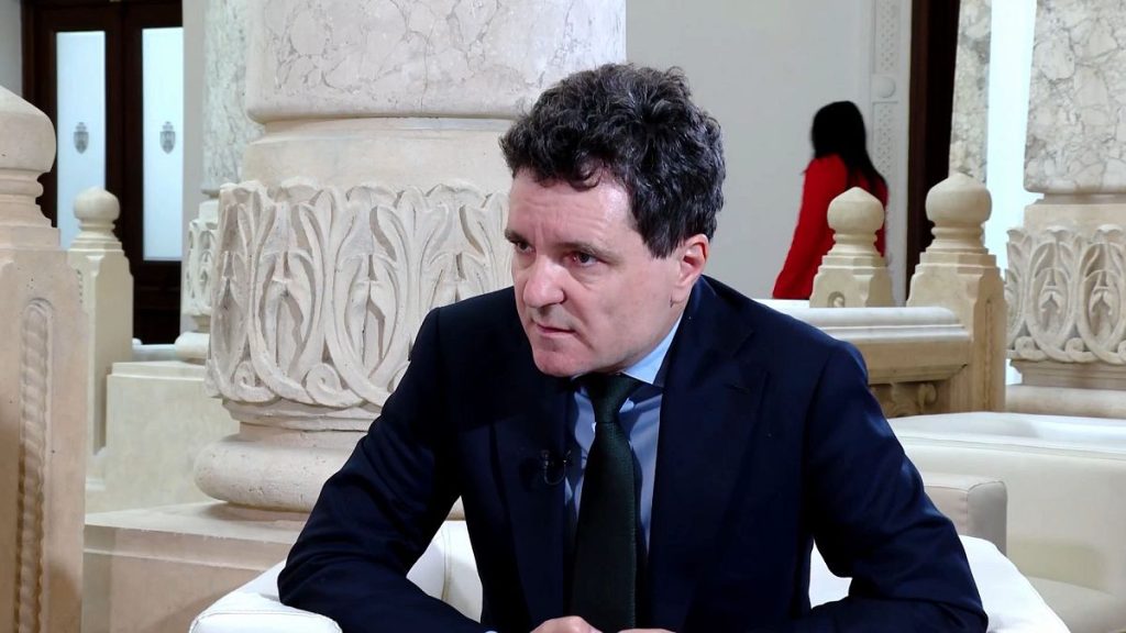 `` Je veux que la Roumanie maintienne sa direction pro-occidentale '', explique Dan à l'espoir présidentiel