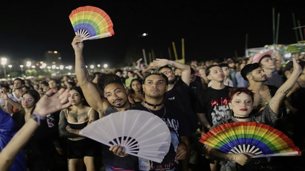 Lady Gaga présente le plus grand spectacle à Copacabana Beach à Rio