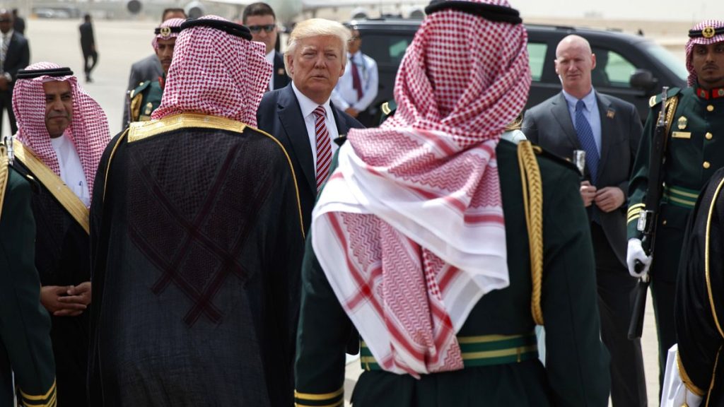 Les États-Unis et l'Arabie saoudite recherchent des liens financiers plus étroits alors que Trump se dirige vers Riyad