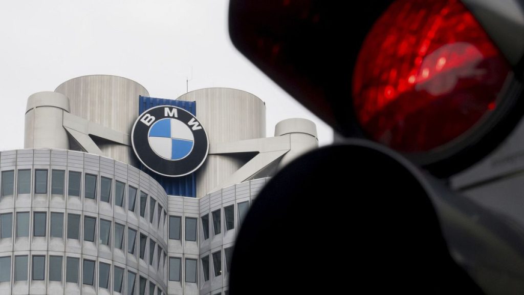 Les bénéfices du groupe BMW plongent mais les perspectives ont maintenu malgré les pressions tarifaires