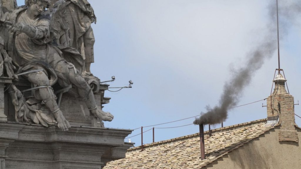 Les cardinaux ne parviennent pas à élire le nouveau pape, un autre vote attendu jeudi après-midi