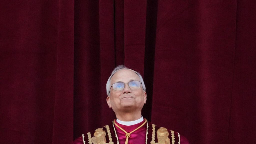 Les dirigeants mondiaux félicitent le pape Leo XIV qui a ouvert Pontificate avec appel à la paix