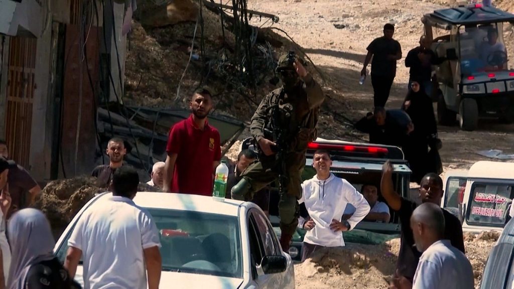 Les familles fuient le camp de réfugiés Nur Shams alors qu'Israël prévoit plus de démolitions