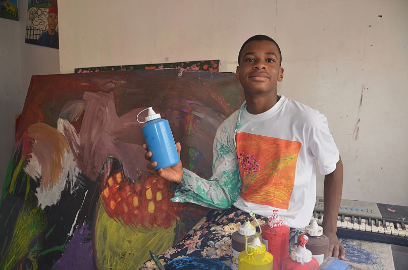 Kanyeyachukwu Tagbo Okeke établit un record du monde Guinness pour la plus grande toile d'art du monde