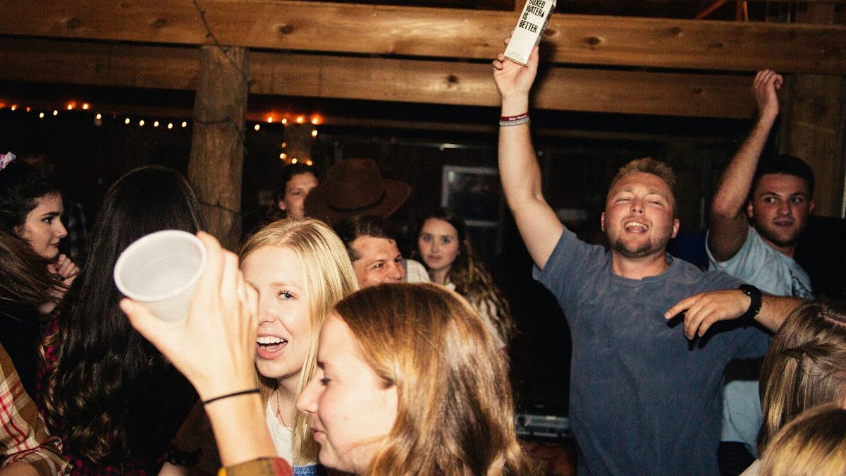 Organiser une fête dans un Airbnb cet été? Voici comment la plate-forme prévoit de vous arrêter