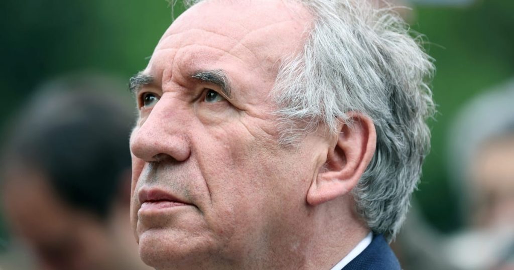 PM français considérant le référendum sur les plans budgétaires