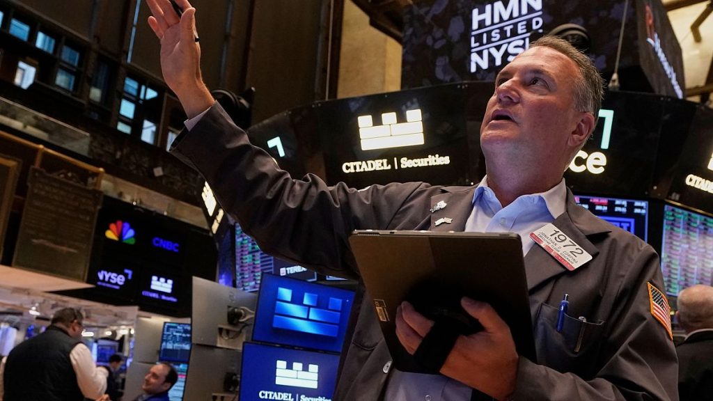 Ventes CV à Wall Street alors que Moody's Downrades US Credit Rating