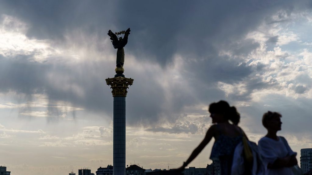 Zelenskyy s'adressant aux Ukrainiens dans le centre-ville de Kyiv sous le nom d'espace aérien de Moscou reste bloqué