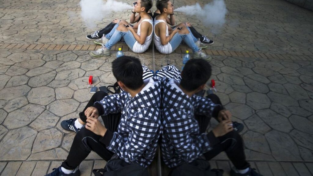 La Commission de l'UE fait face à l'augmentation de la pression pour taxer les vapes et les poches de nicotine