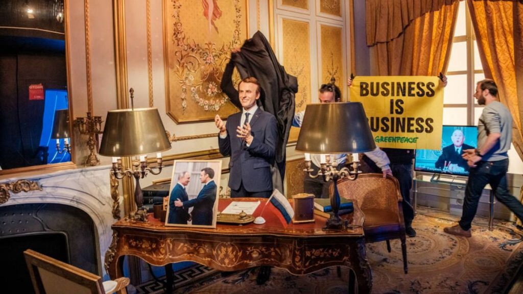 Pourquoi les militants ont-ils volé la statue de cire d'Emmanuel Macron du Musée Grévin de Paris?