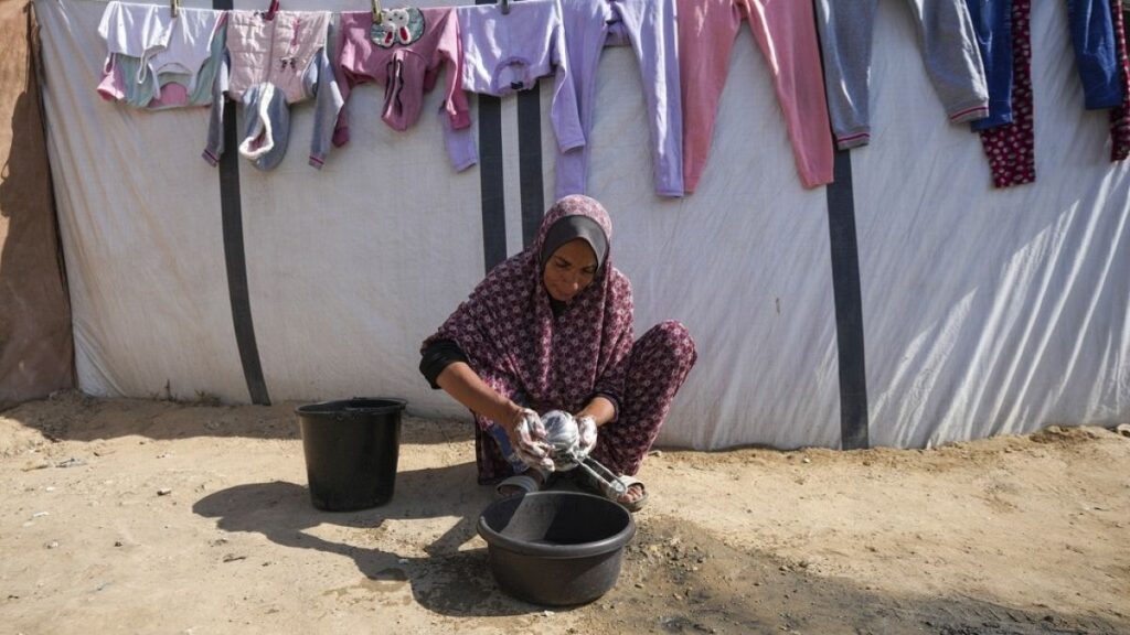 `` Elles mourront '': les coupes d'aide étrangères ont frappé les femmes et les filles du plus durement alors que les ONG font face à la fermeture