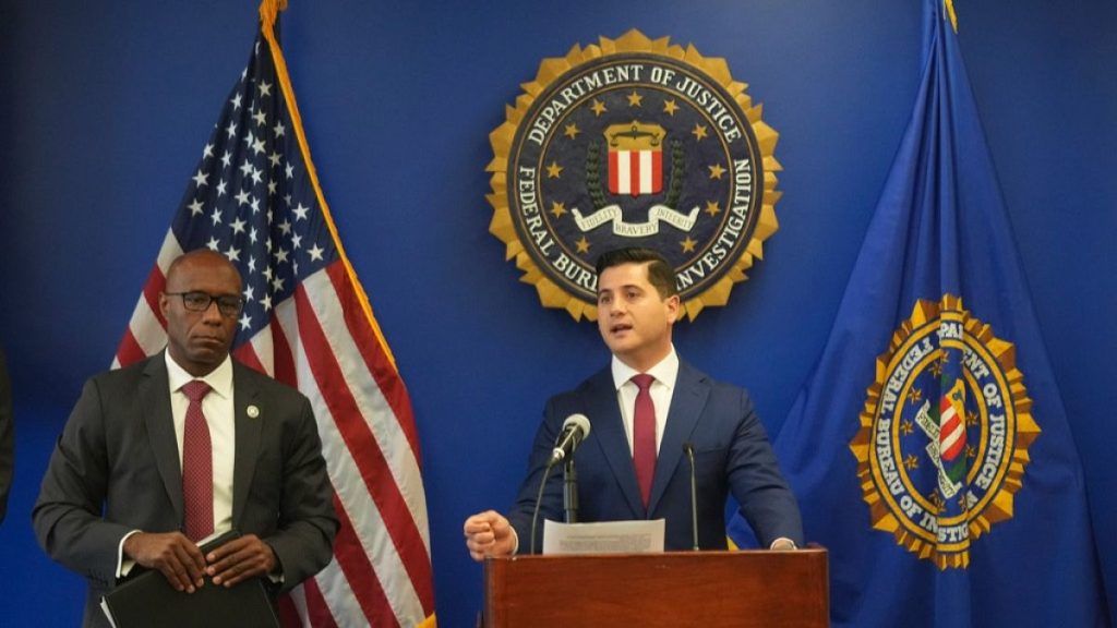 Le FBI facture à l'homme de fournir des produits chimiques explosifs à la clinique de fertilité du bombardier en Californie