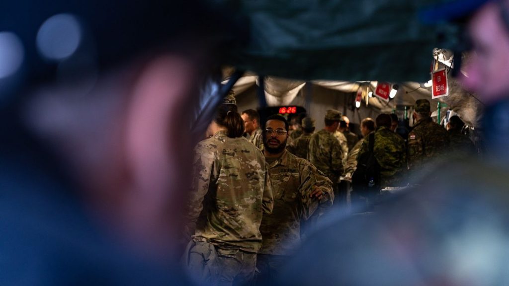 Les drones transportent du sang sur le champ de bataille pour des soins médicaux vitaux dans l'exercice de l'OTAN