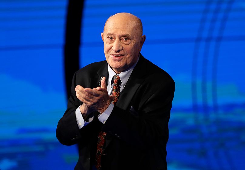 Arnaldo Pomodoro participe à l'émission TV de l'État italien RAI