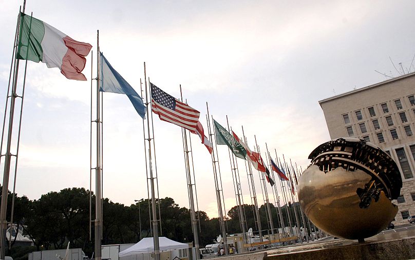 Sculpture de bronze sphérique par l'artiste italien Arnaldo Pomodoro - Rome