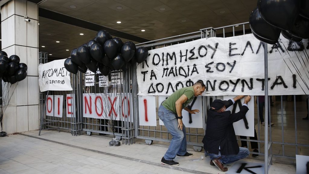 Dix défendeurs ont été reconnus coupables d'un feu mortel près d'Athènes en 2018