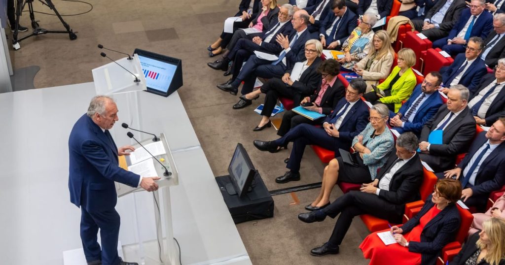 La France pour réduire 4,7 milliards d'euros supplémentaires en dépenses cette année alors que la dette atteint un nouveau record