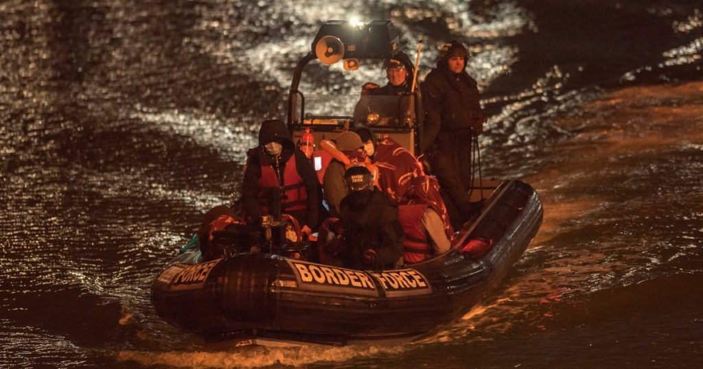 La France prévoit d'arrêter davantage de bateaux migrants liés au Royaume-Uni en mer